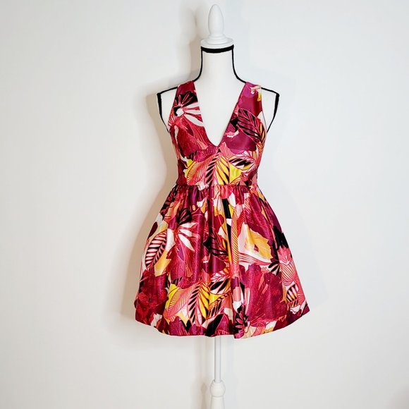 Romeo & Juliet Couture Summer Mini-Dress - Picture 5 of 16